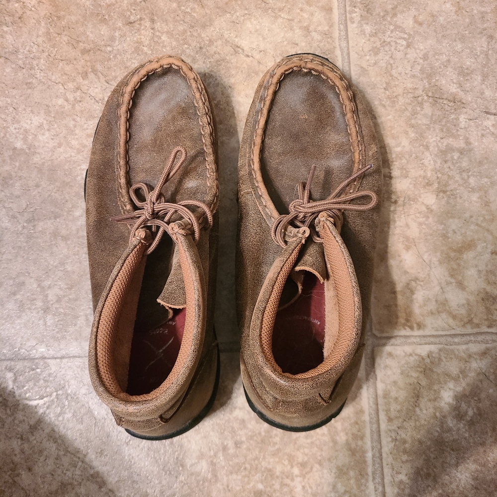 Boys size 5 twisted X shoes